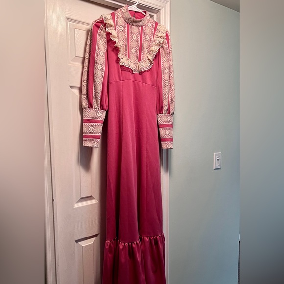Vintage 70s Pink Prairie Cottage Lace Bib Long-sleeved Dress - Picture 2 of 12